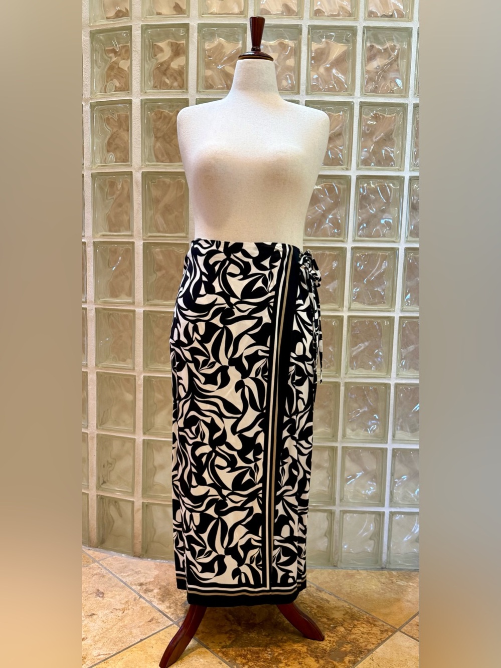 Loft Black & White Leaf Print Wrap Maxi Skirt NWT Size 10